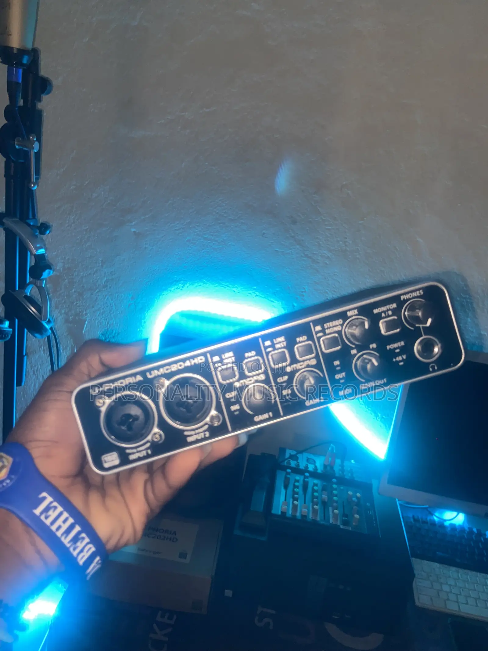 Behringer Umc204hd