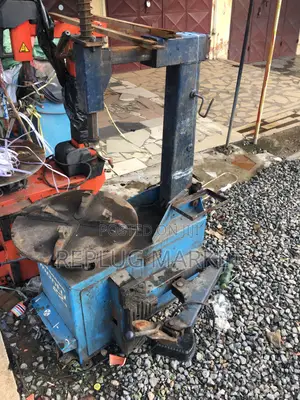 Hofmann Monty 22 Tyre Changing Machine