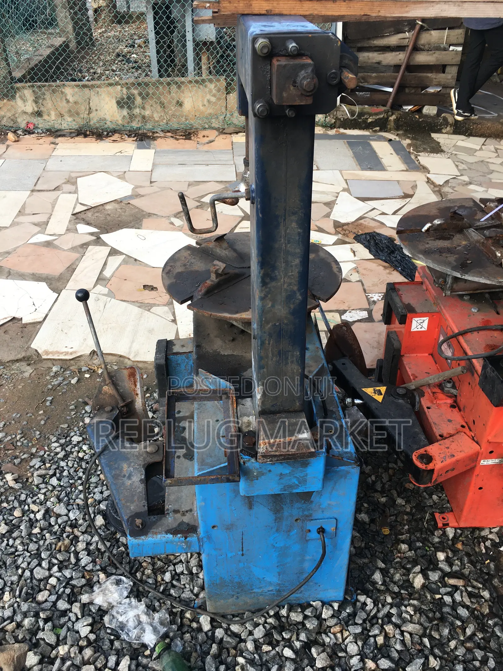 Hofmann Monty 22 Tyre Changing Machine