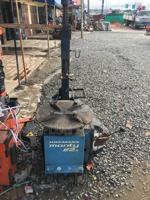 Hofmann Monty 22 Tyre Changing Machine