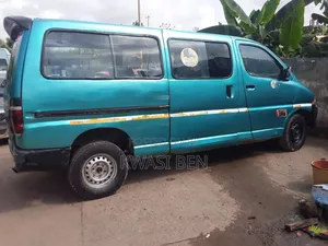 Toyota HiAce 2005 Green