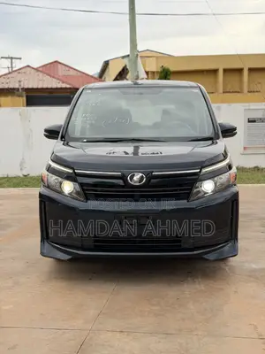 Toyota Voxy V 2WD 7-Seater 2014 Blue