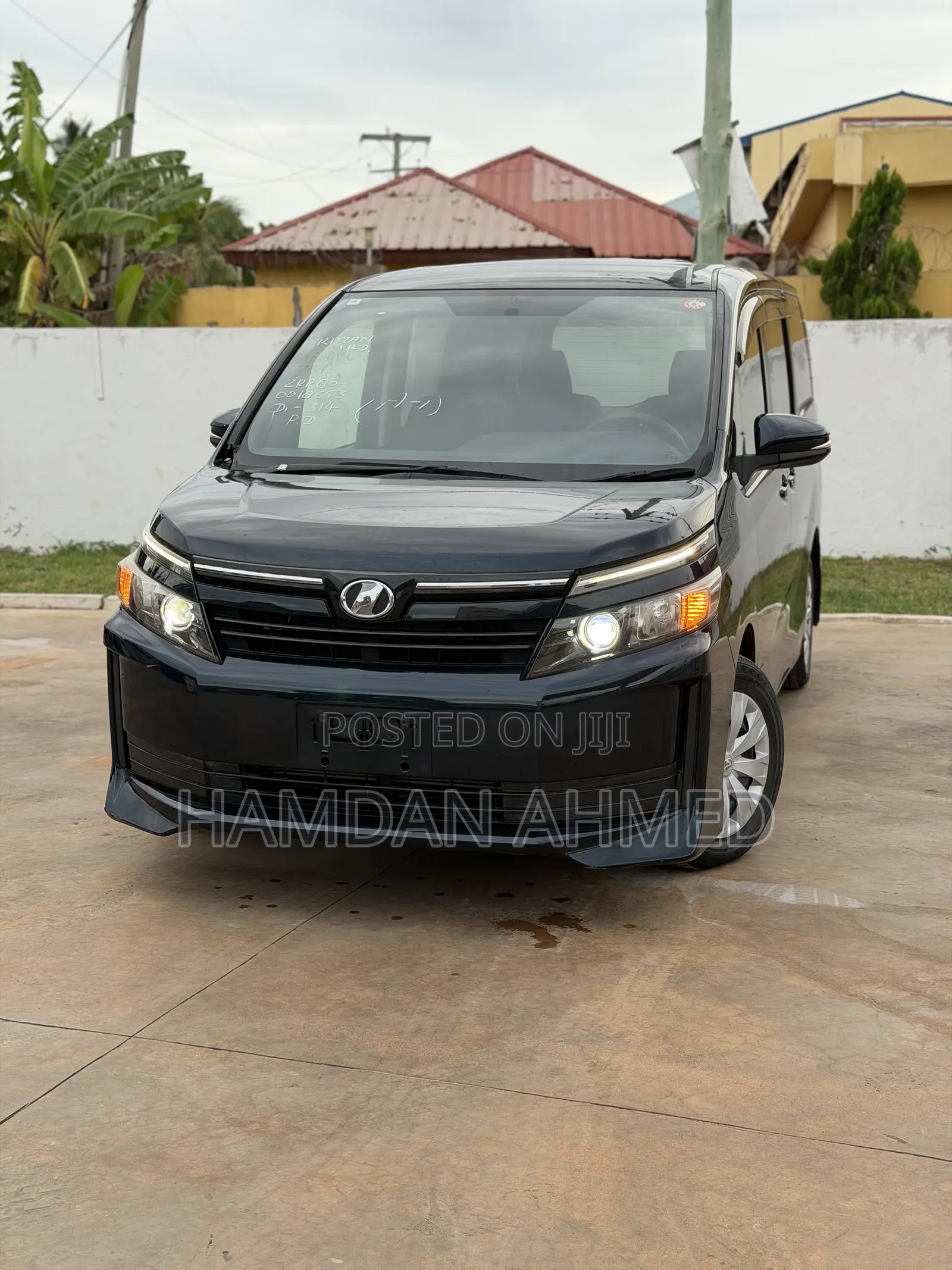 Toyota Voxy V 2WD 7-Seater 2014 Blue