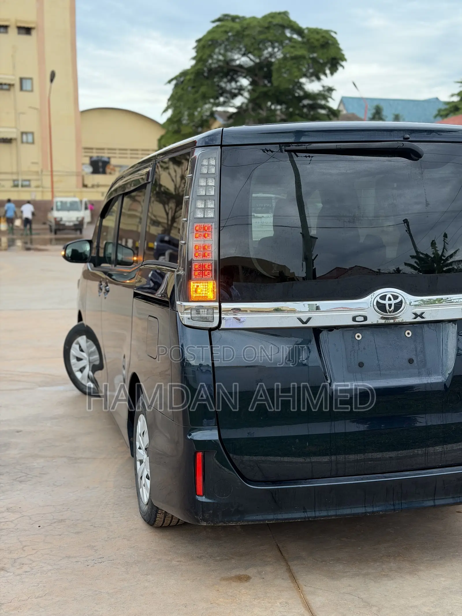 Toyota Voxy V 2WD 7-Seater 2014 Blue