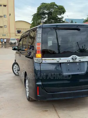 Toyota Voxy V 2WD 7-Seater 2014 Blue