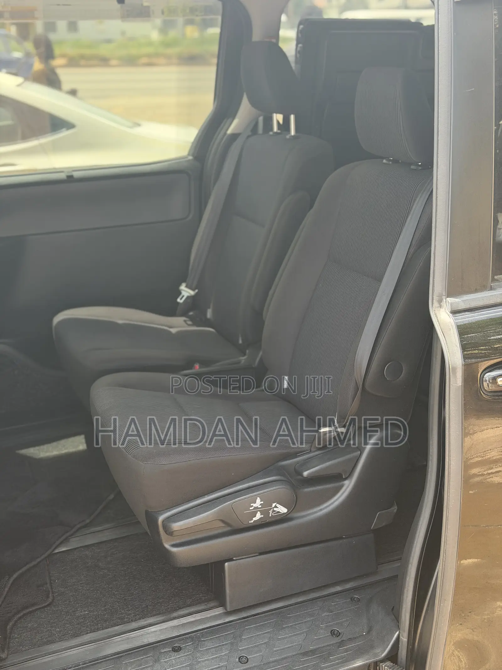 Toyota Voxy V 2WD 7-Seater 2014 Blue