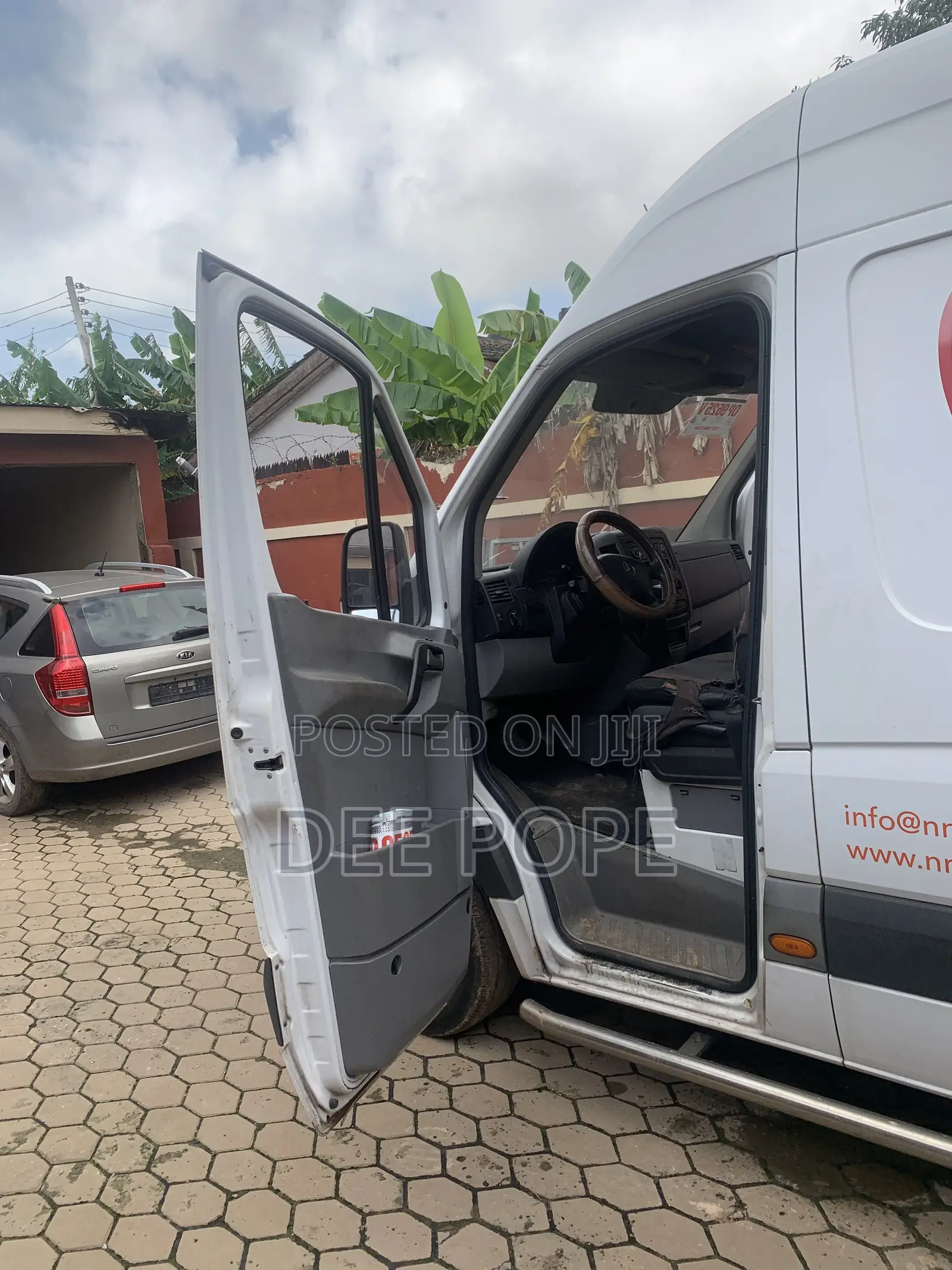 Mercedes-Benz Sprinter 2011