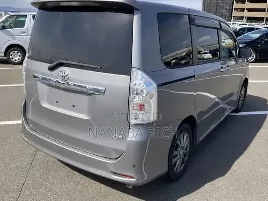 Toyota Voxy 2013 Gray