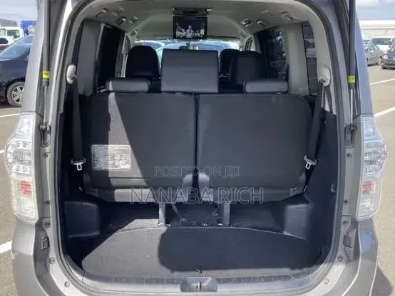 Toyota Voxy 2013 Gray