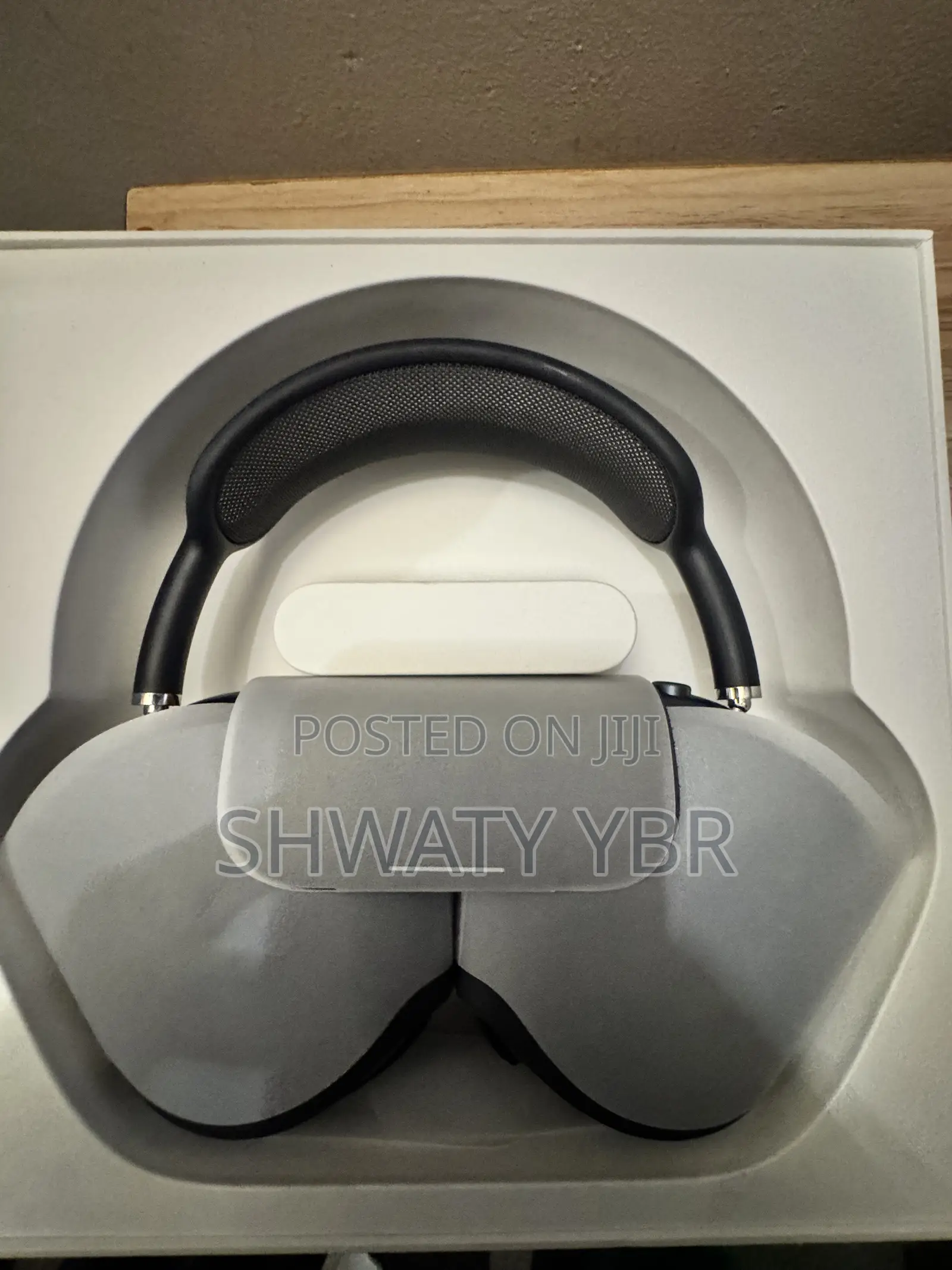 Airpods Max Generation 2 Slightly Used