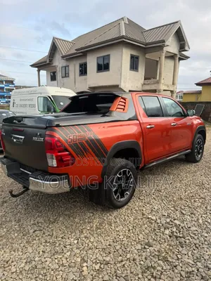 Toyota Hilux 2020 Orange