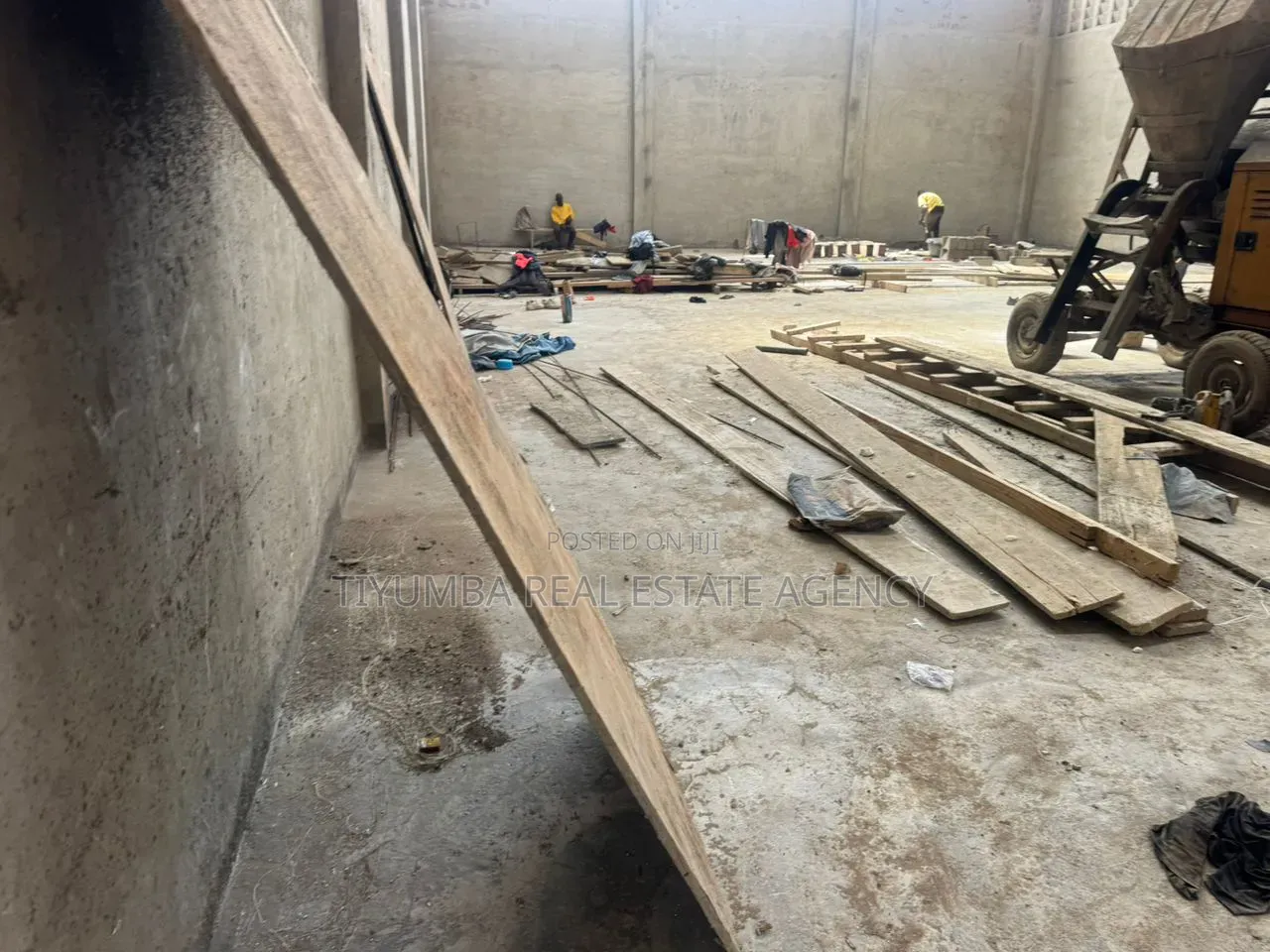 400sqm Warehouse at Tesano.