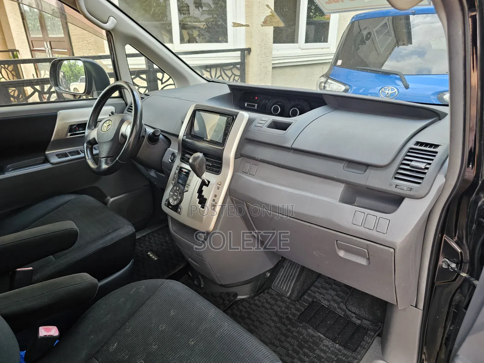 Toyota Voxy V 4WD 8-Seater 2012 Gray