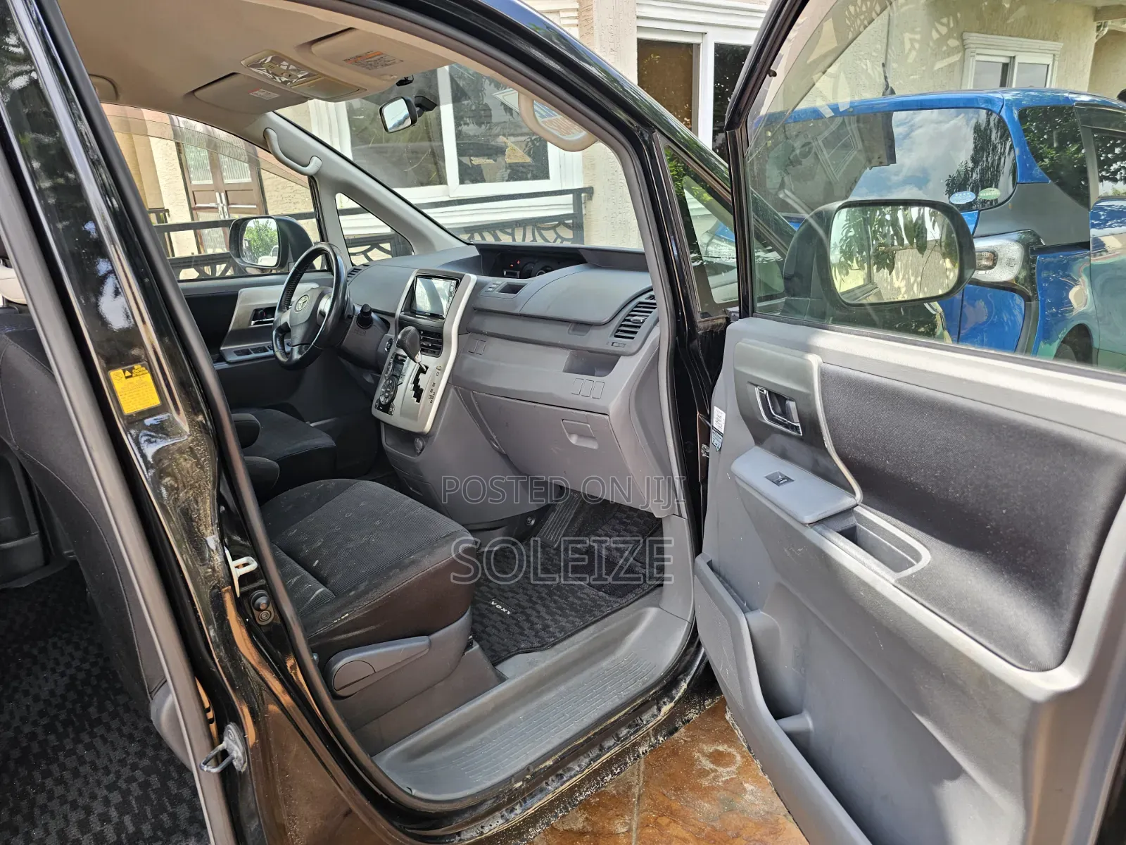 Toyota Voxy V 4WD 8-Seater 2012 Gray