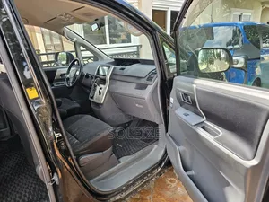 Toyota Voxy V 4WD 8-Seater 2012 Gray