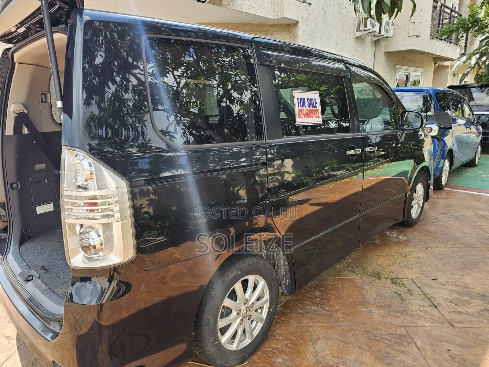 Toyota Voxy V 4WD 8-Seater 2012 Gray