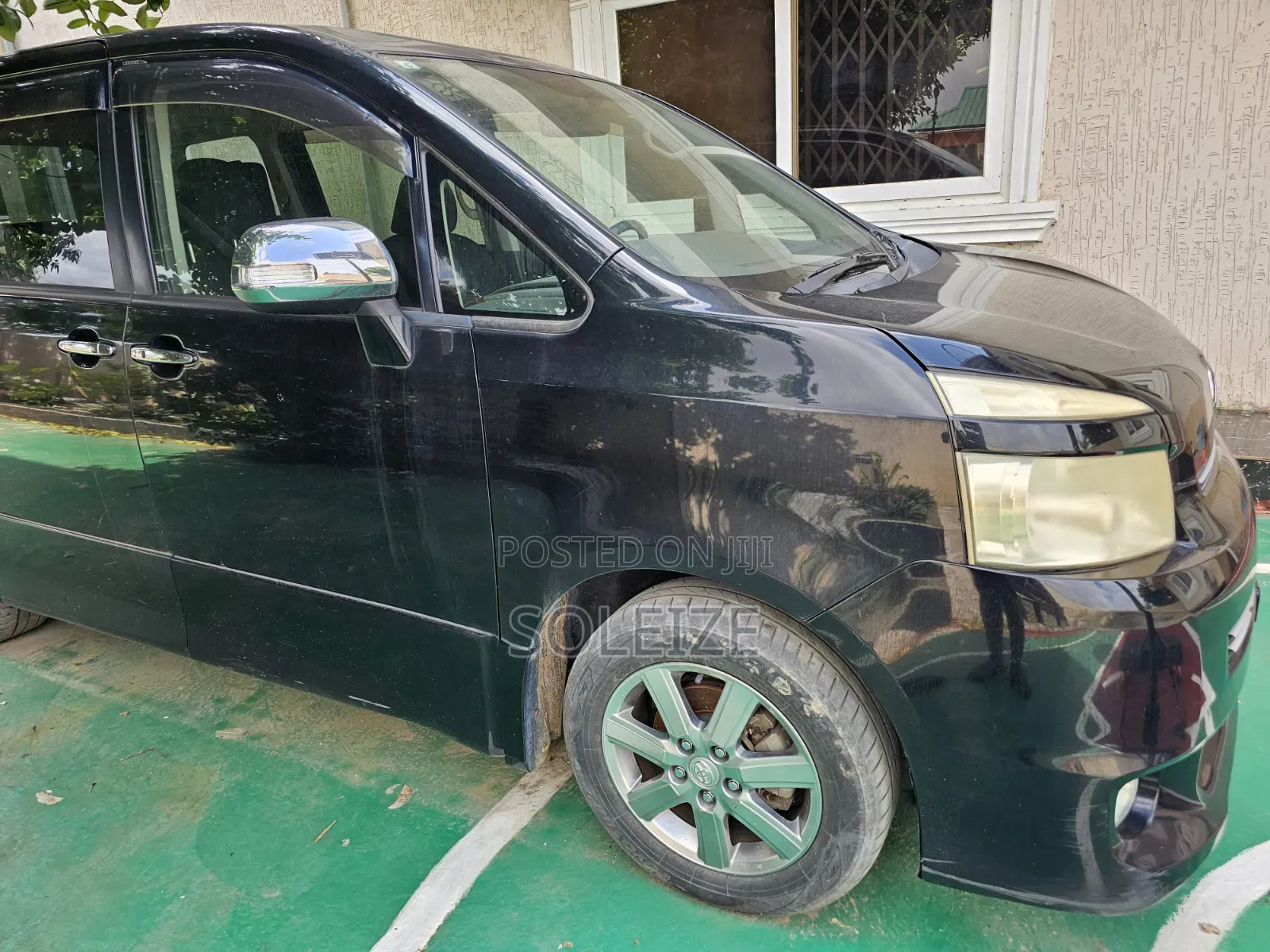 Toyota Voxy V 4WD 8-Seater 2012 Gray