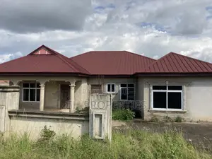 5bdrm House in Apaaso, Kumasi Metropolitan for sale