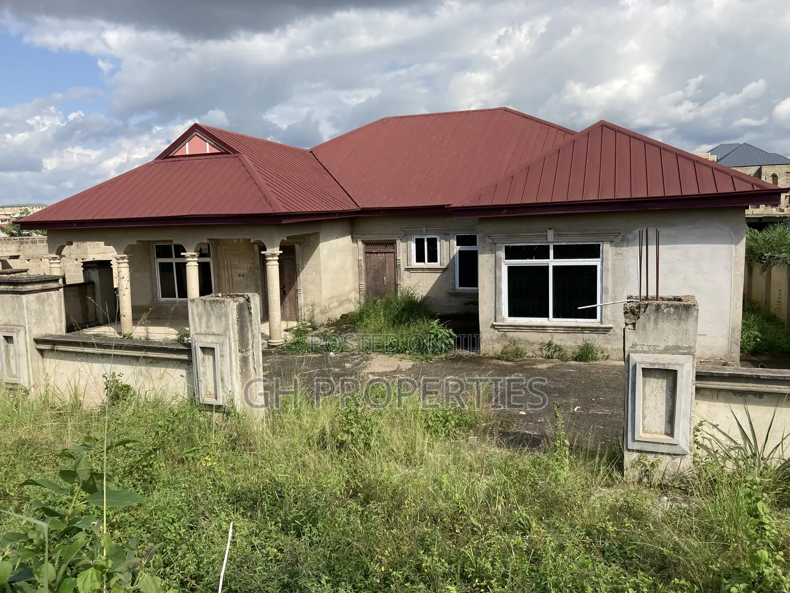 5bdrm House in Apaaso, Kumasi Metropolitan for sale