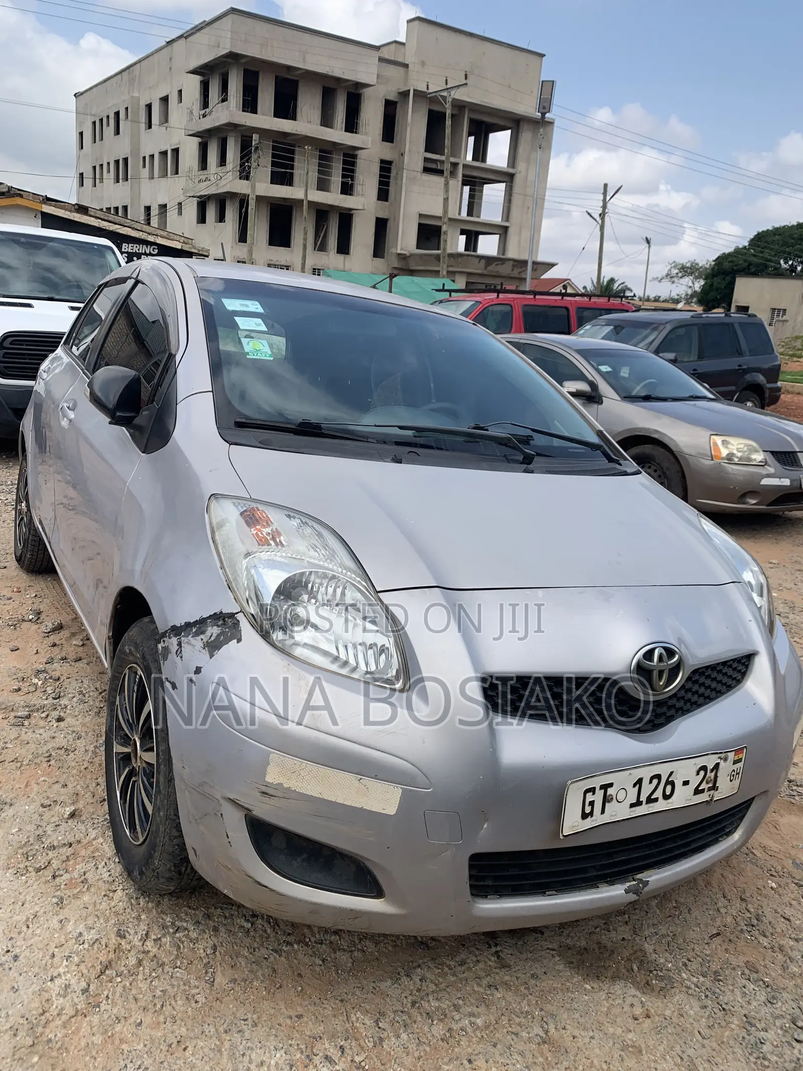 Toyota Vitz 2010 Silver