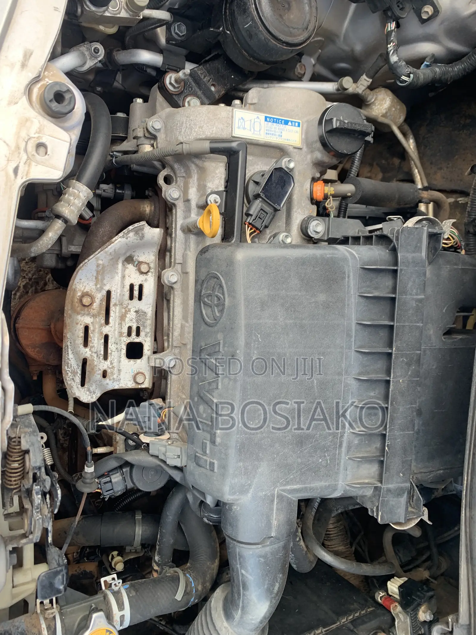 Toyota Vitz 2010 Silver