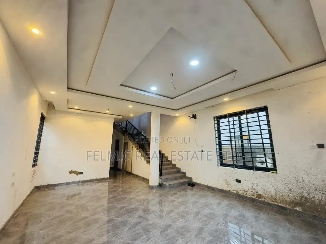 3bdrm Duplex in Felmic Real Estate, Papao for sale