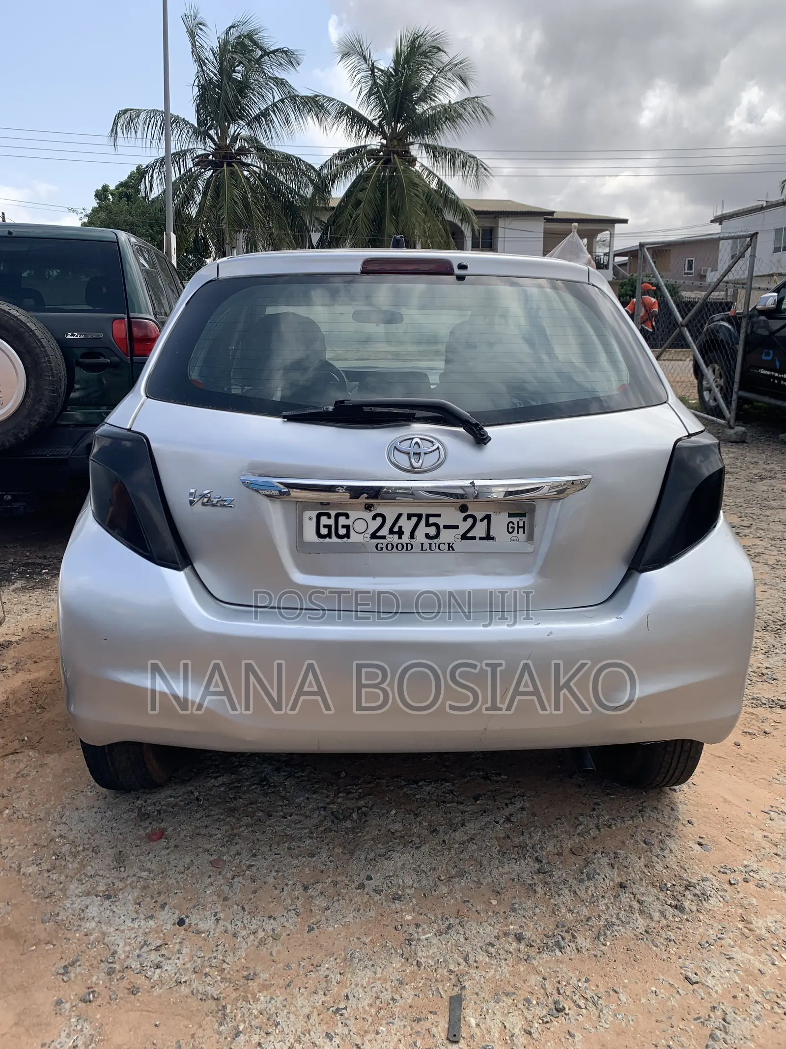 Toyota Vitz 2012 Silver