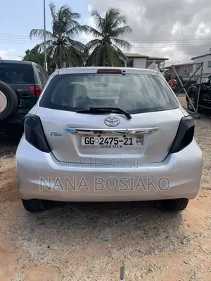 Toyota Vitz 2012 Silver