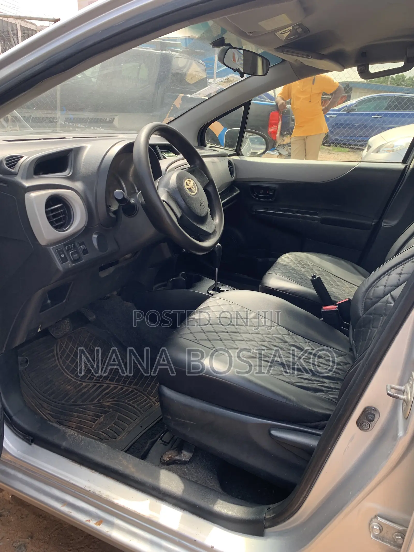 Toyota Vitz 2012 Silver
