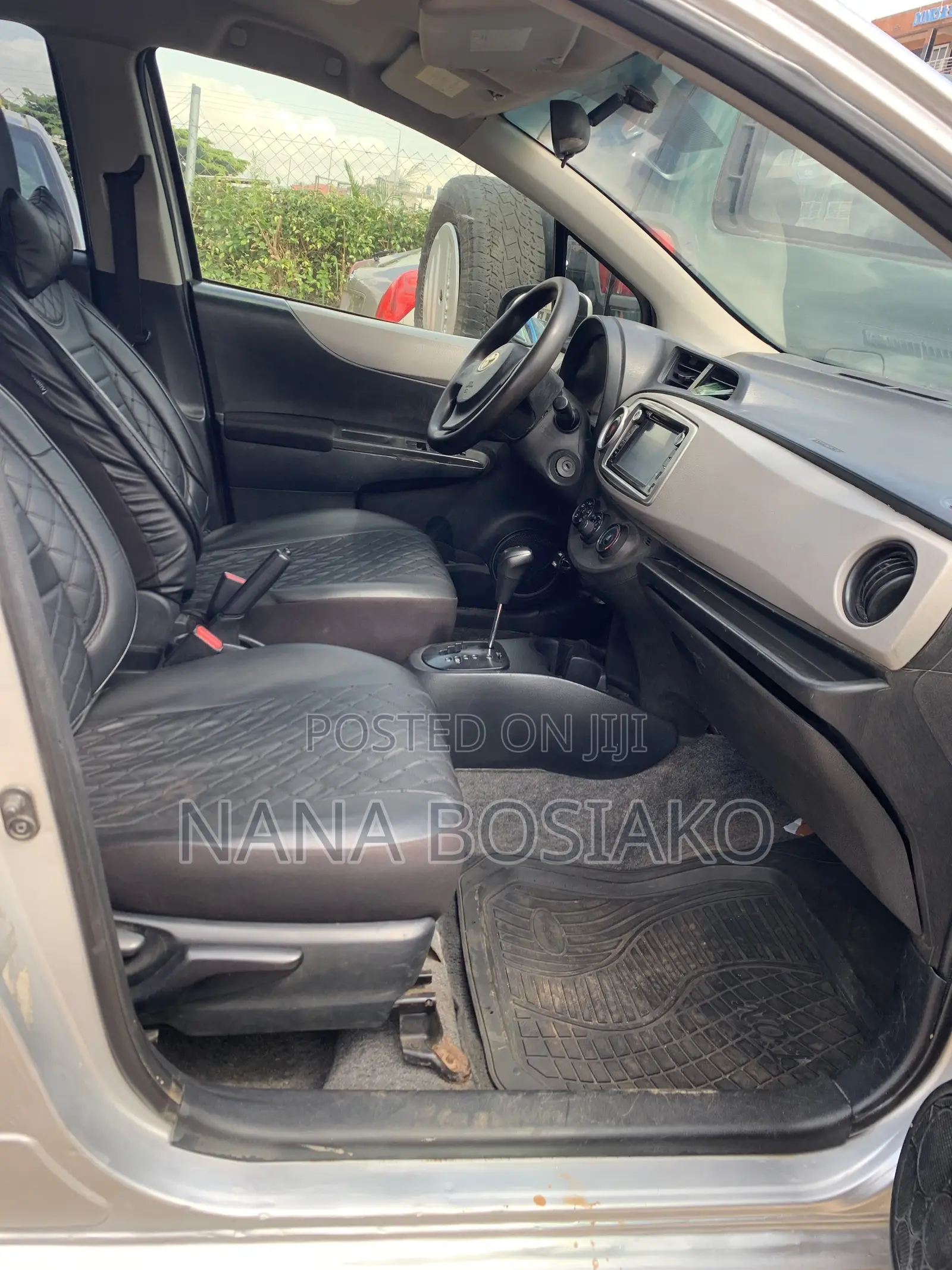 Toyota Vitz 2012 Silver