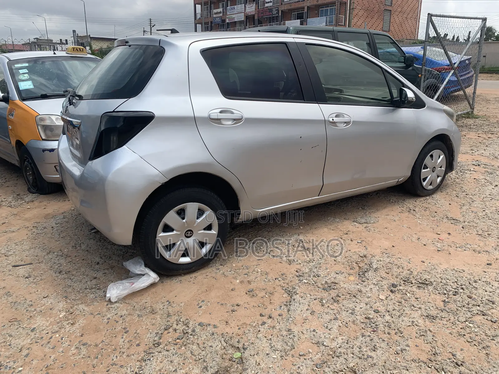Toyota Vitz 2012 Silver