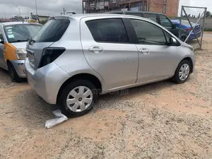 Toyota Vitz 2012 Silver
