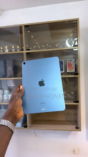 New Apple iPad Air 64 GB Blue