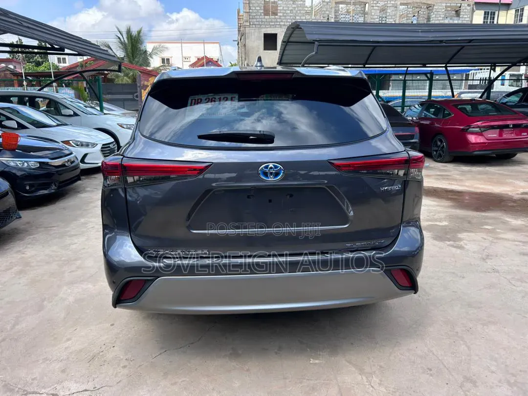 Toyota Highlander 2022 Gray