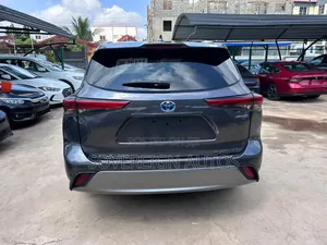 Toyota Highlander 2022 Gray