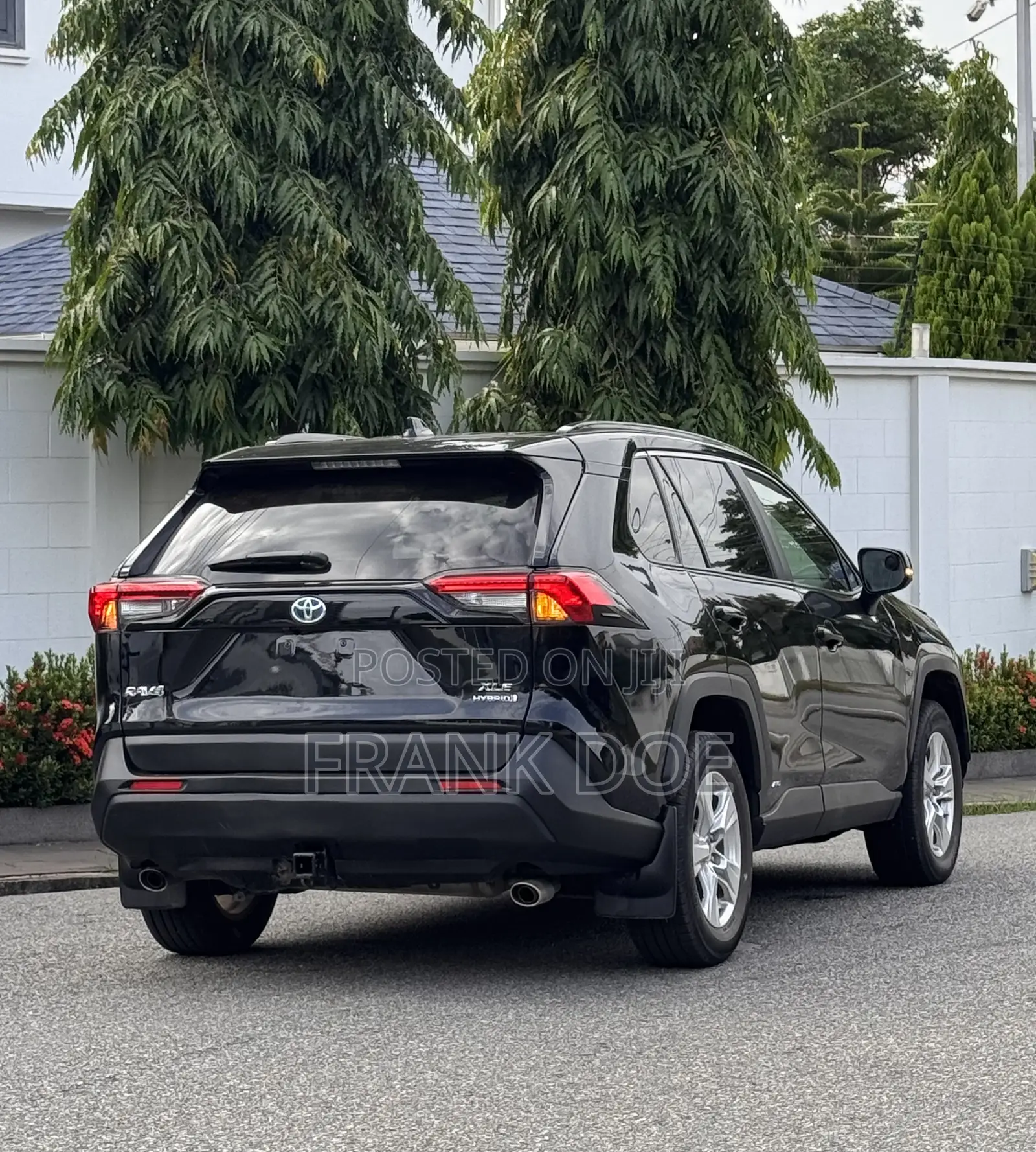 Toyota RAV4 XLE 2022 Blue