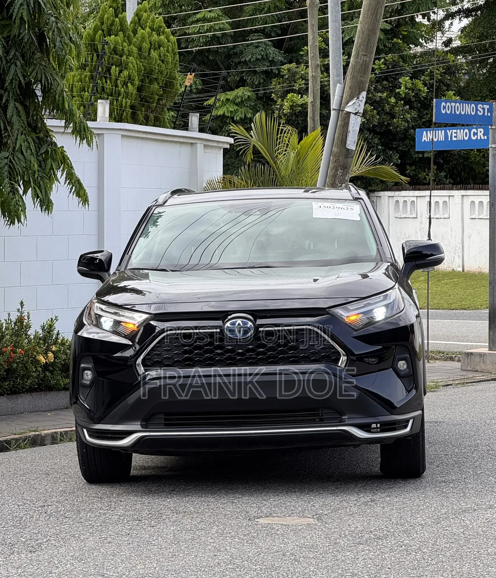 Toyota RAV4 XLE 2022 Blue