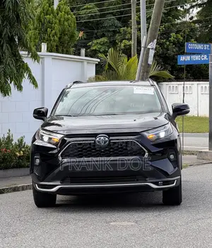 Toyota RAV4 XLE 2022 Blue