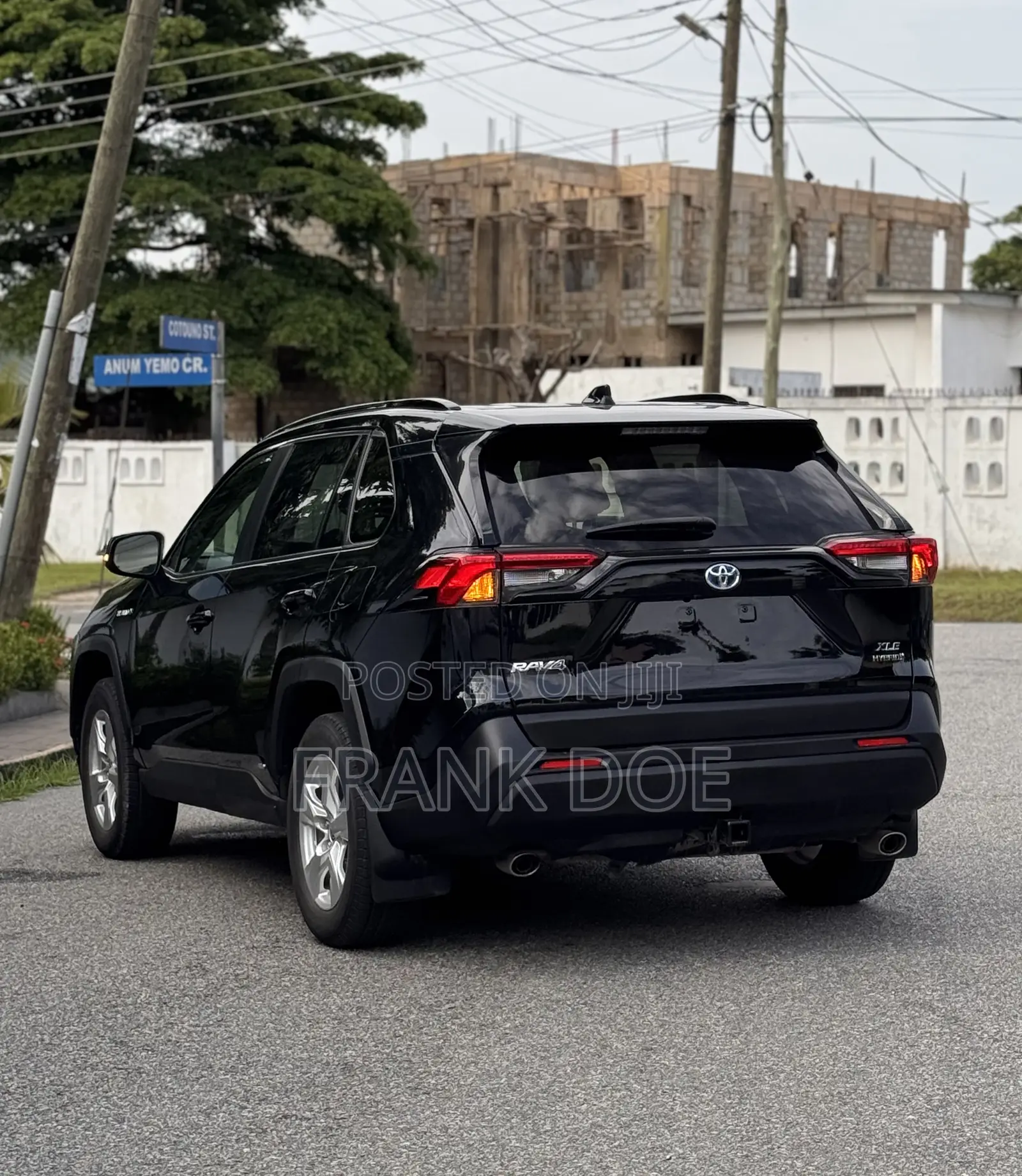Toyota RAV4 XLE 2022 Blue
