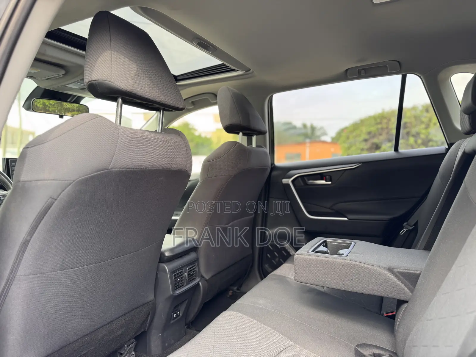 Toyota RAV4 XLE 2022 Blue