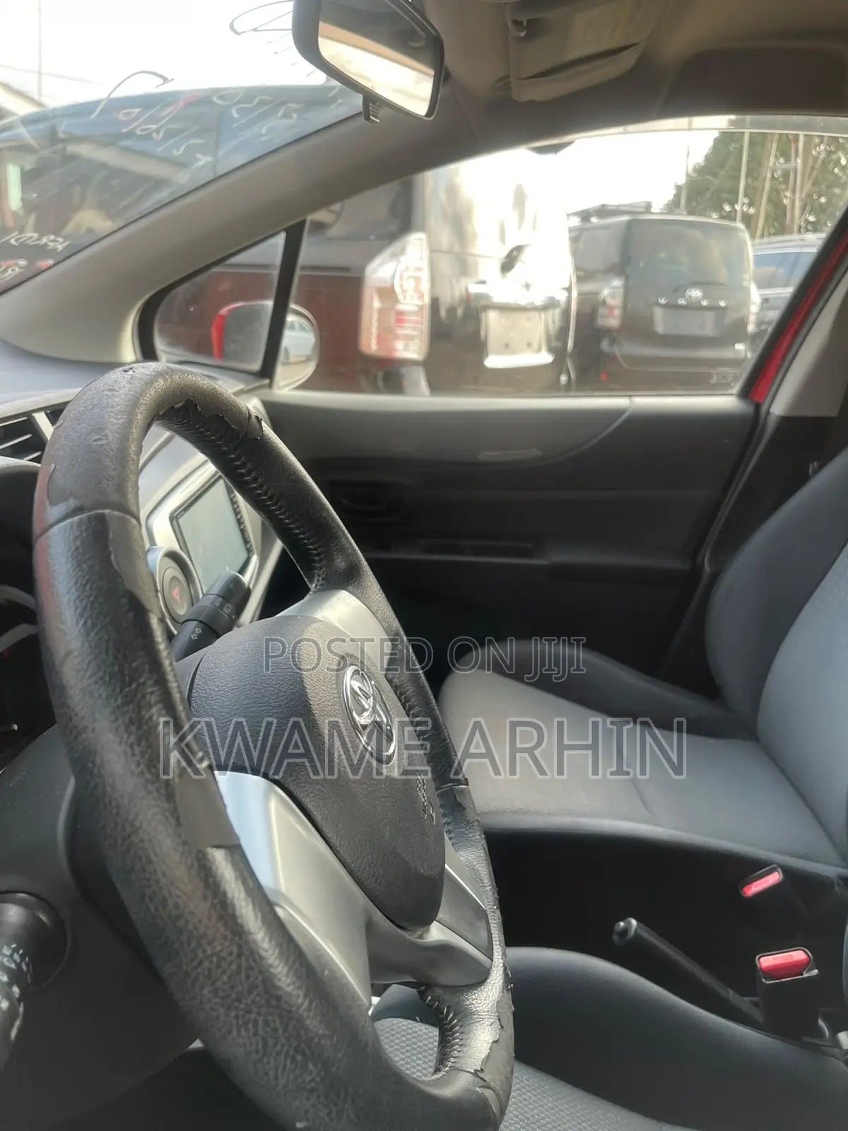 Toyota Vitz 1.3 FWD 5dr 2013 Red