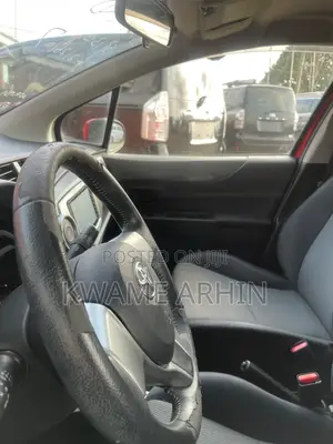 Toyota Vitz 1.3 FWD 5dr 2013 Red