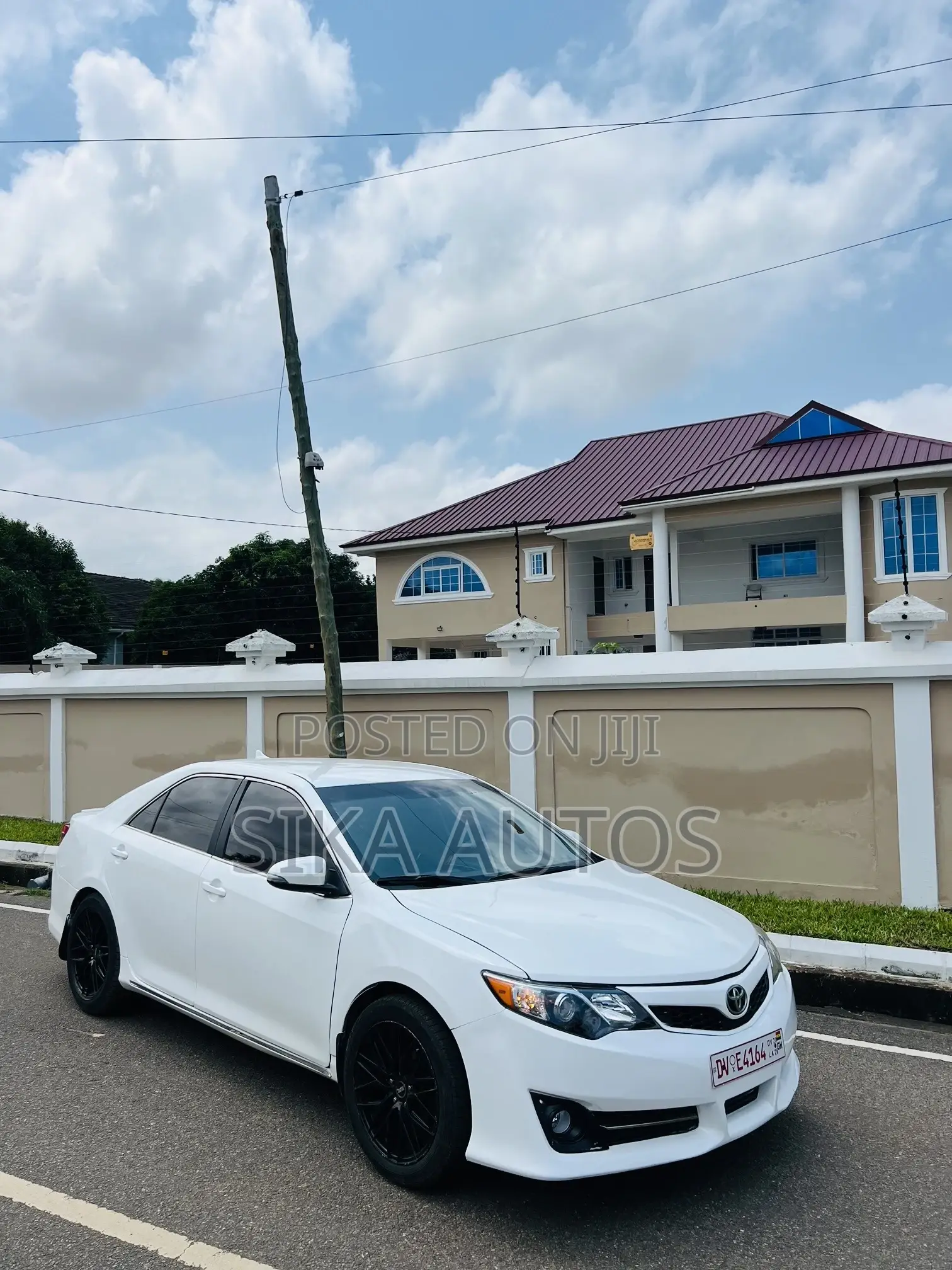 Toyota Camry SE 4dr Sedan (2.5L 4cyl 6A) 2014 White