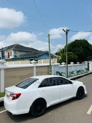 Toyota Camry SE 4dr Sedan (2.5L 4cyl 6A) 2014 White