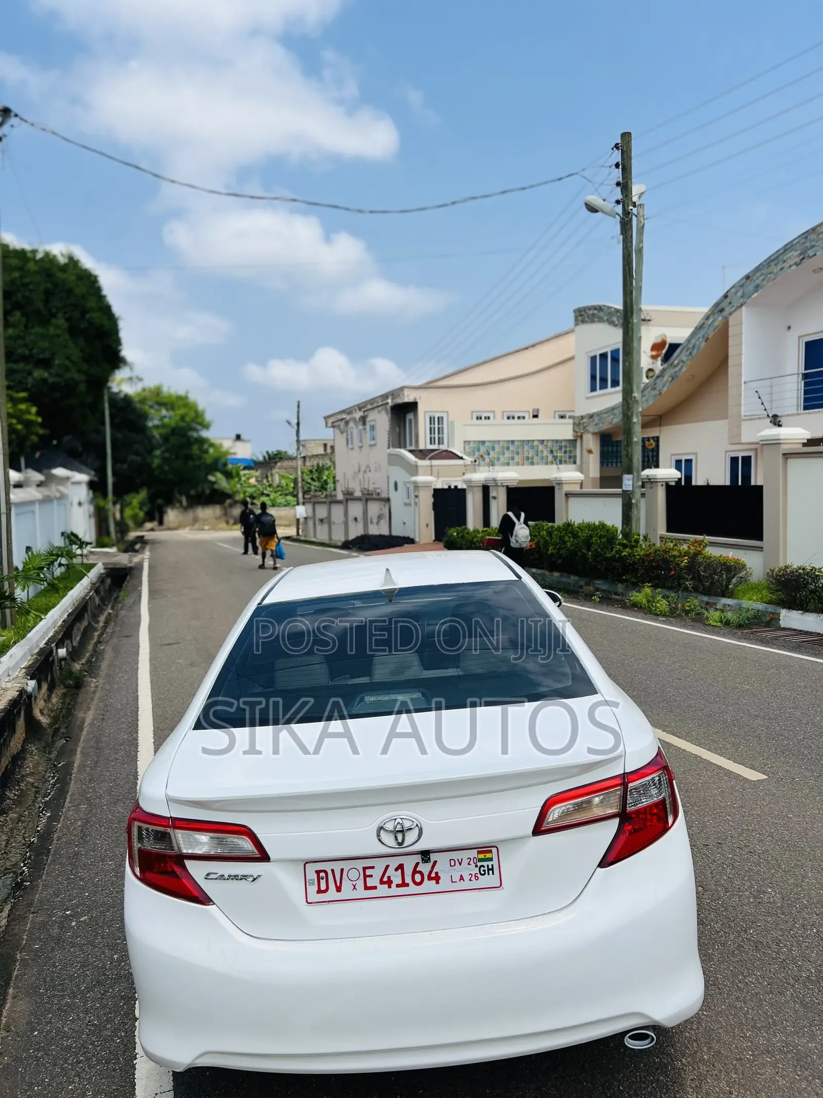 Toyota Camry SE 4dr Sedan (2.5L 4cyl 6A) 2014 White