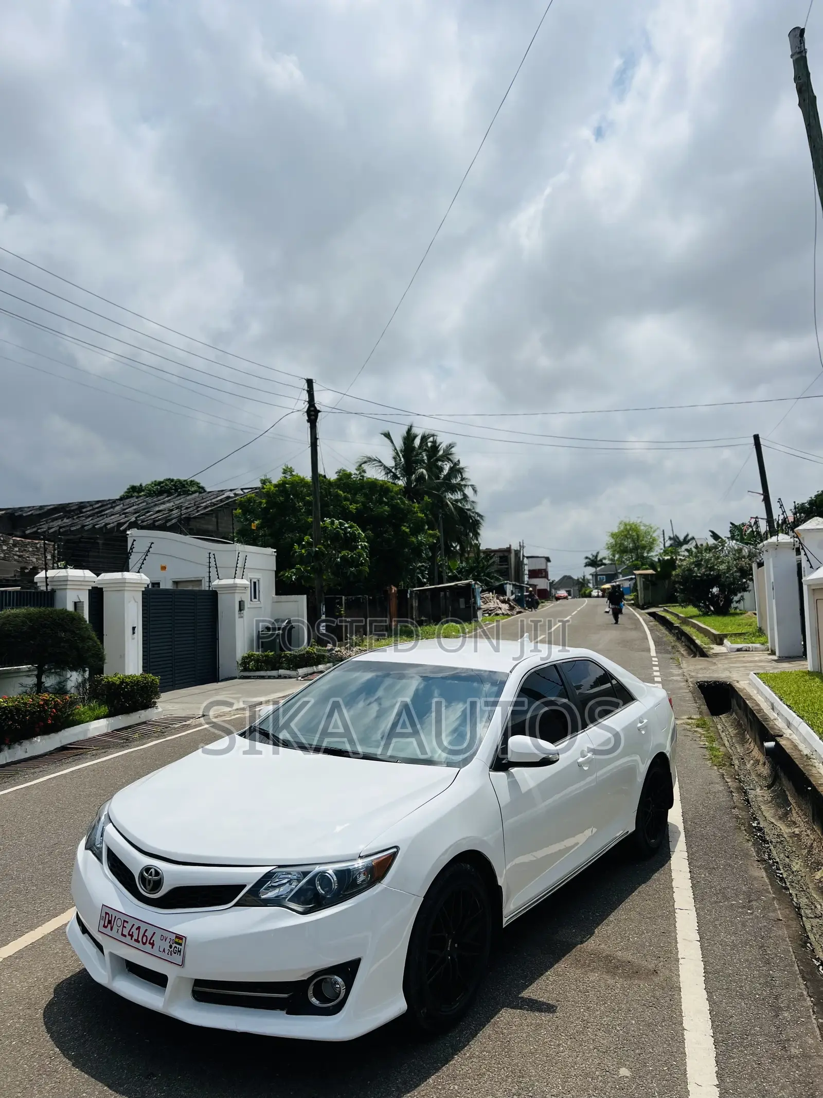 Toyota Camry SE 4dr Sedan (2.5L 4cyl 6A) 2014 White