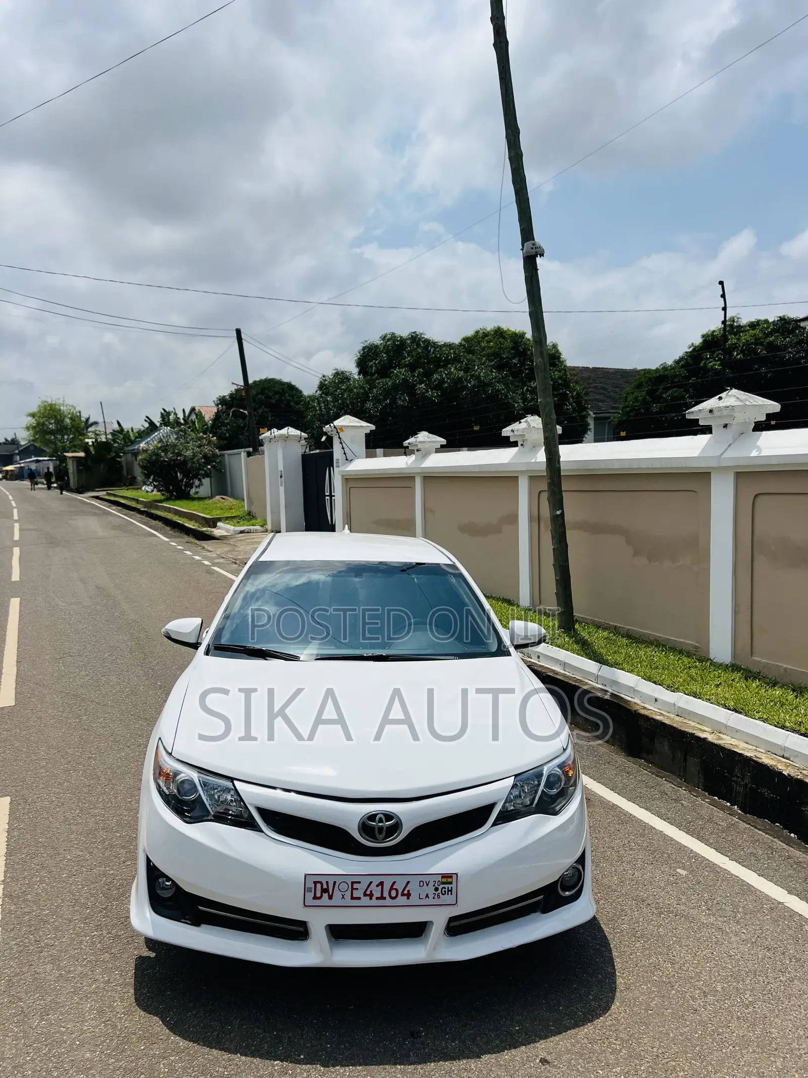 Toyota Camry SE 4dr Sedan (2.5L 4cyl 6A) 2014 White
