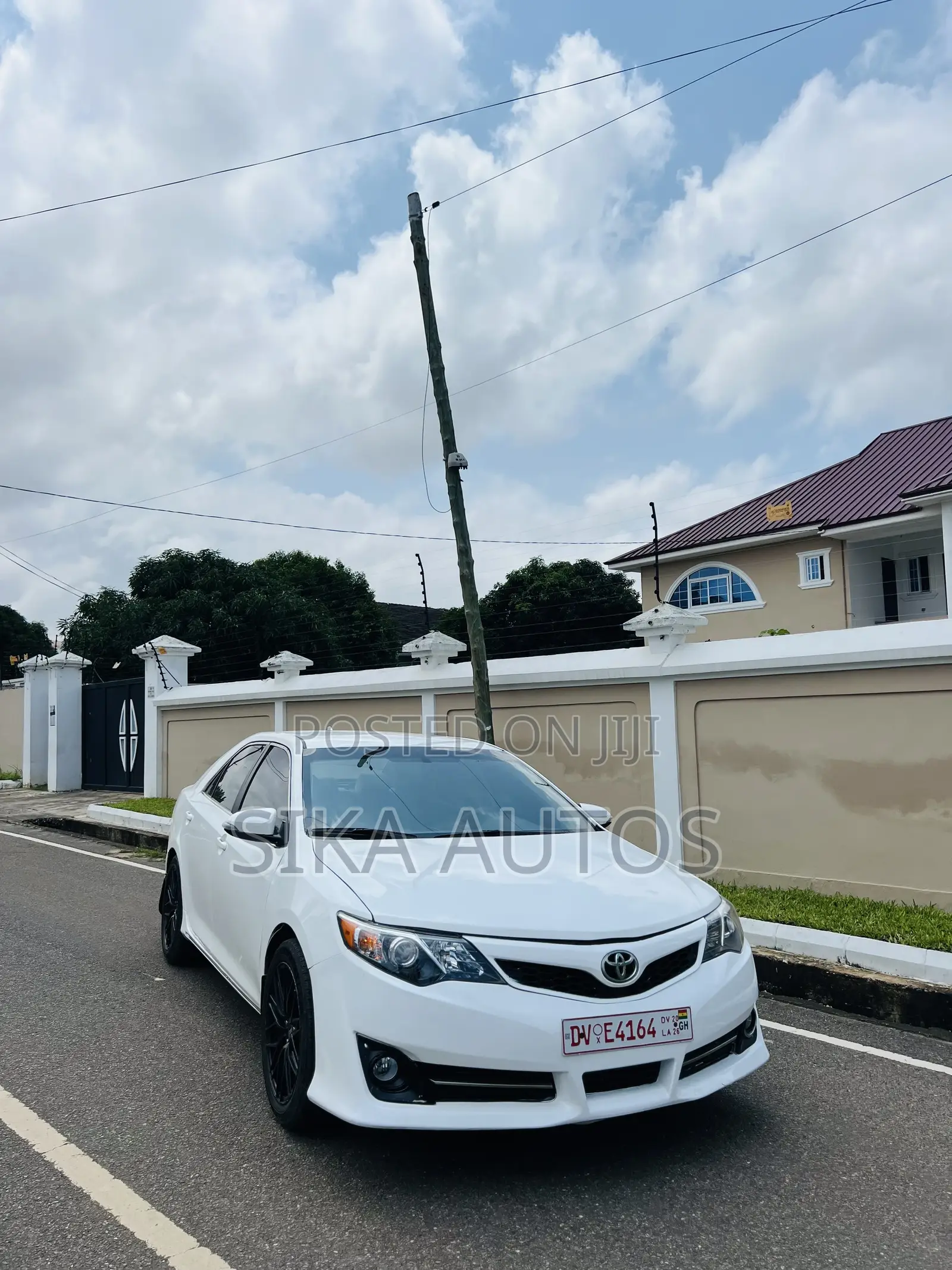 Toyota Camry SE 4dr Sedan (2.5L 4cyl 6A) 2014 White