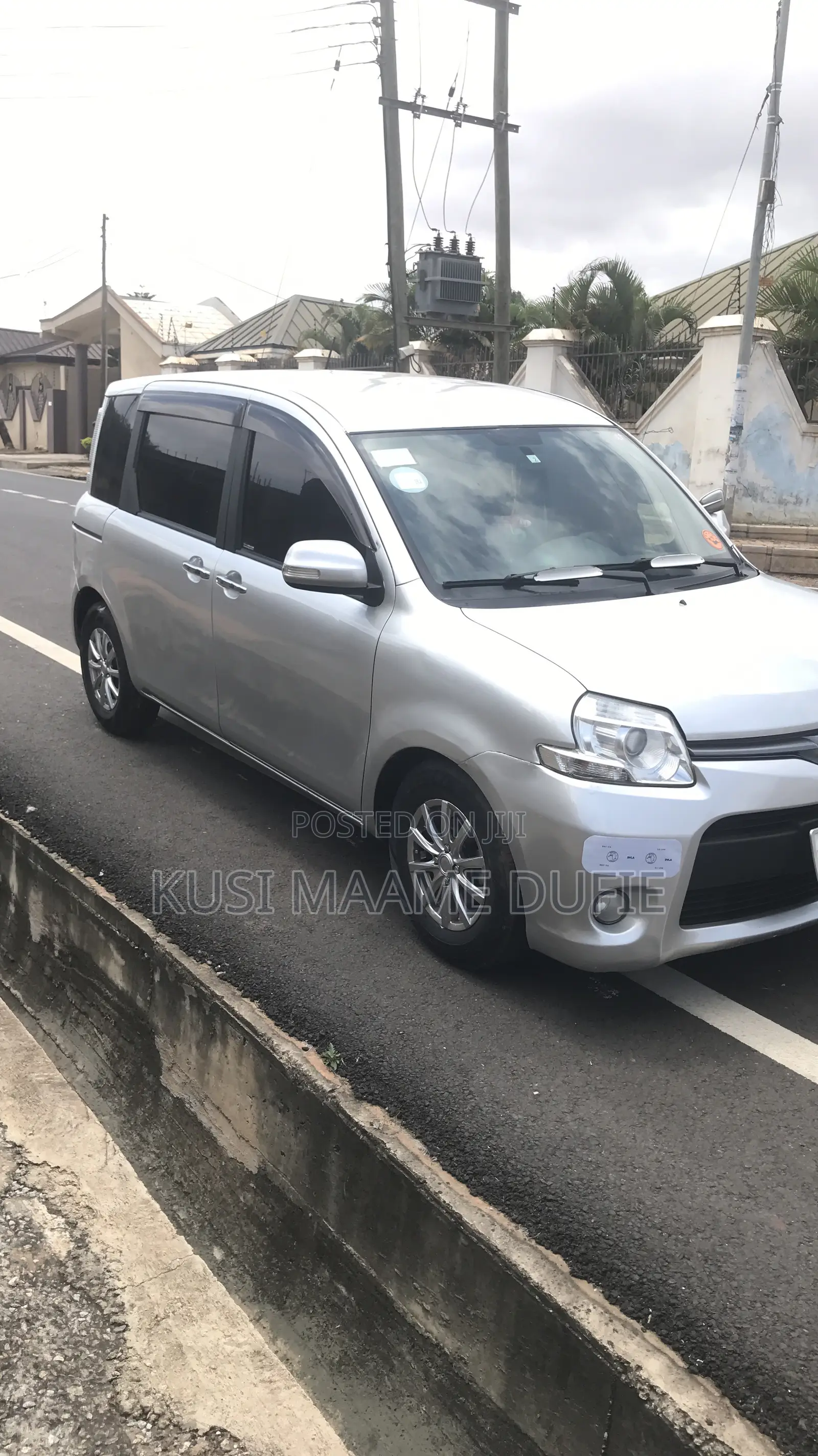 Toyota Sienta 1.5 AWD 2013 Silver