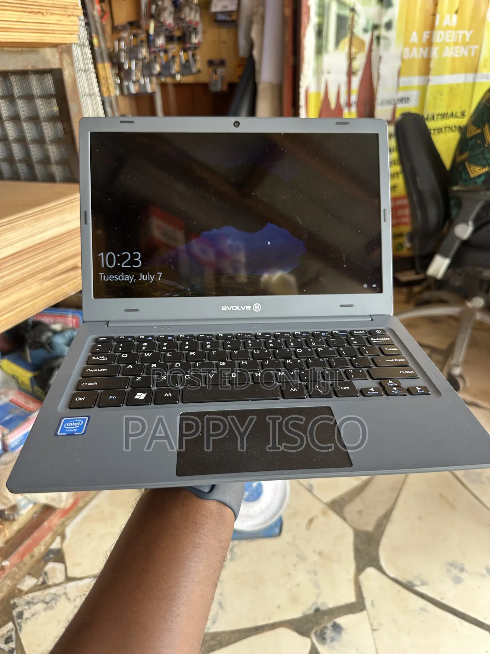 Laptop 4GB Intel SSD 60GB